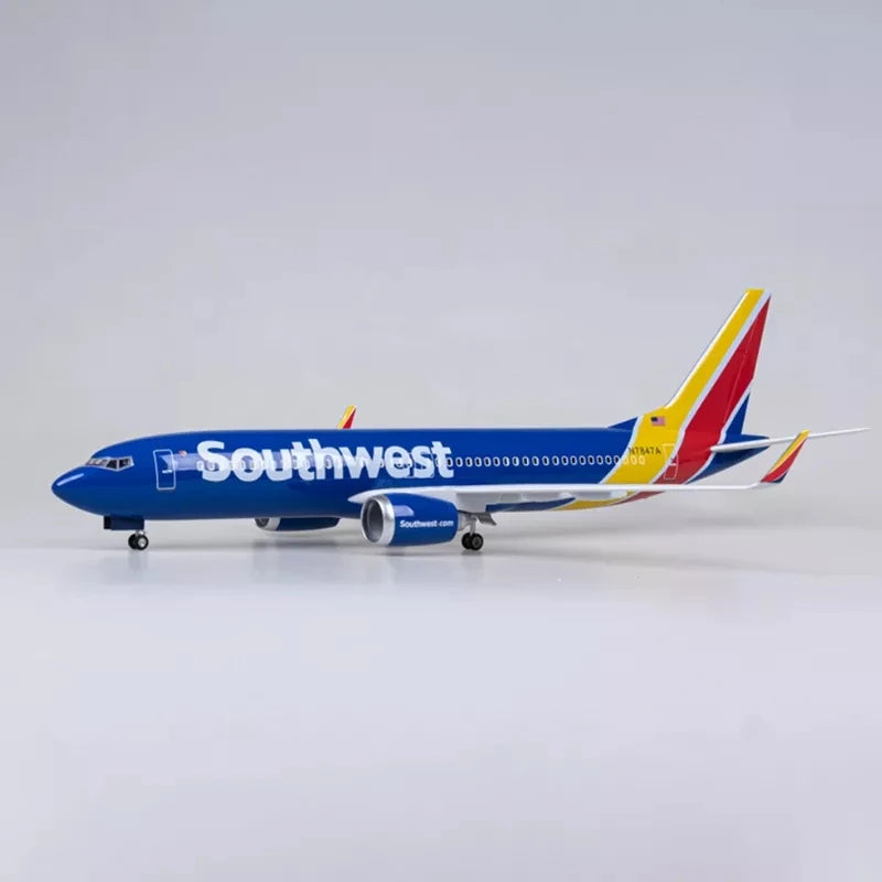 1/85 Scale 47CM Airplane 737-700 B737-700 Aircraft Southwest Airline W Light and Wheel Diecast Plastic Resin Plane Model Toy