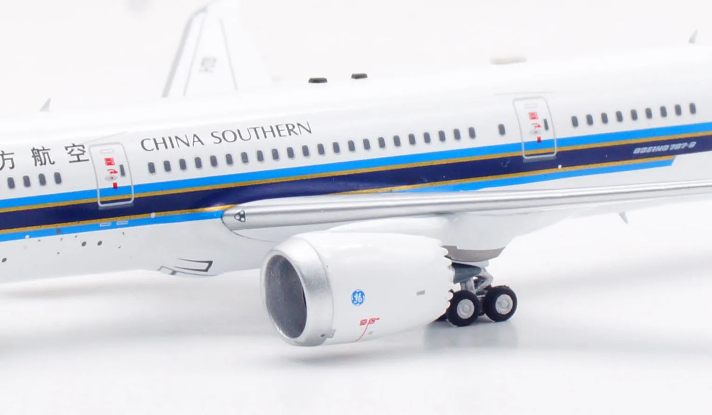 AV4237 Alloy Collectible Plane Gift Aviation 1:400 CHINA SOUTHERN "Dreamliner" Boeing B787-8 Diecast Aircraft Jet Model B-2725