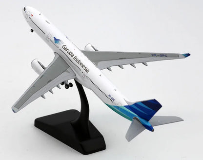 LH4217 Alloy Collectible Plane Gift JC Wings 1:400 Garuda Indonesia "Skyteam" Airbus A330-300 Diecast Aircraft Jet Model PK-GPC