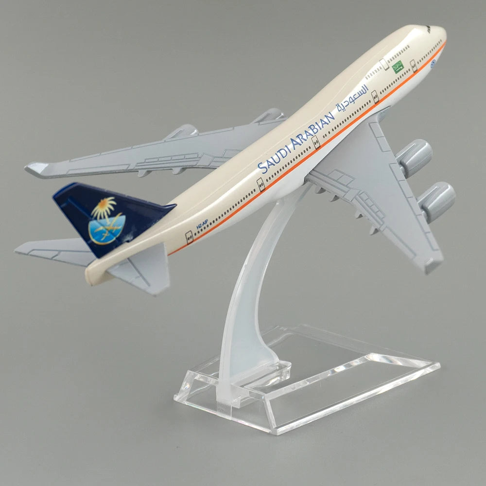 1/400 Aircraft Boeing 747 Saudi Arabian Airlines 16cm Alloy Plane B747 Children Kids Model Gift for Collection Decoration