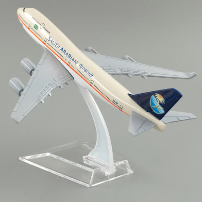 1/400 Aircraft Boeing 747 Saudi Arabian Airlines 16cm Alloy Plane B747 Children Kids Model Gift for Collection Decoration