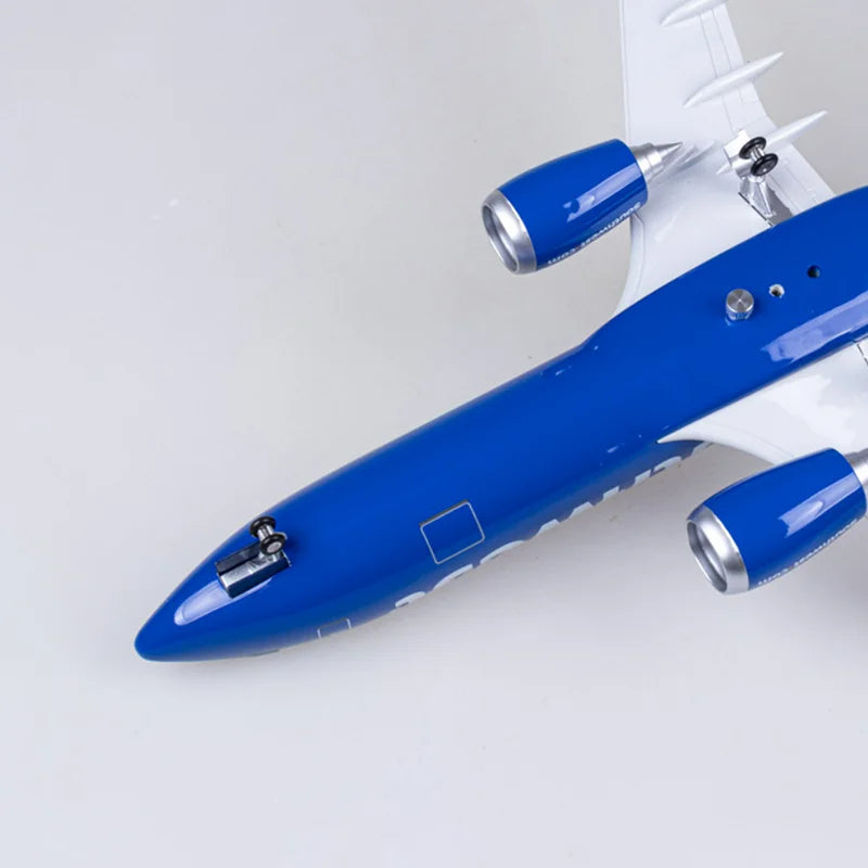 1/85 Scale 47CM Airplane 737-700 B737-700 Aircraft Southwest Airline W Light and Wheel Diecast Plastic Resin Plane Model Toy