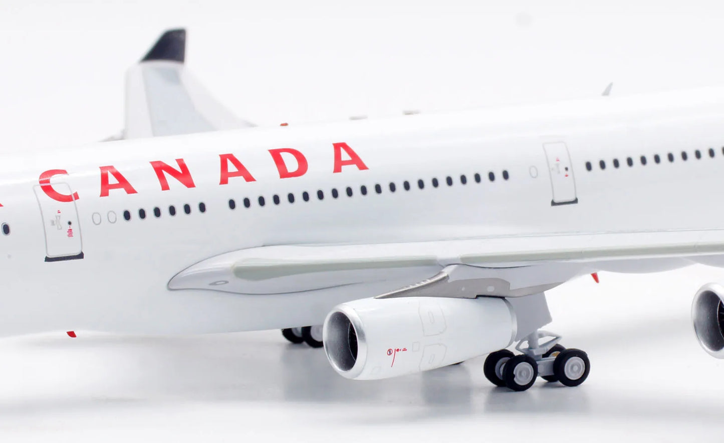 B-343-AC-TNQ Alloy Collectible Plane Gift B-Models 1:200 AIR CANADA Airbus A340-300 Diecast Aircraft Jet Model C-FTNQ