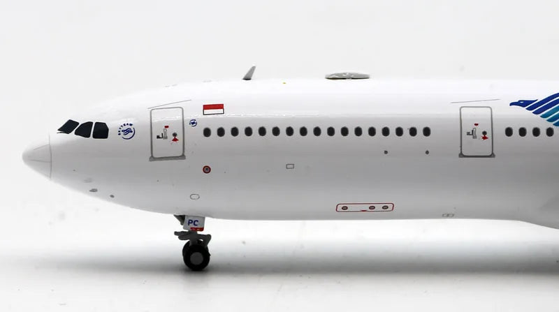 LH4217 Alloy Collectible Plane Gift JC Wings 1:400 Garuda Indonesia "Skyteam" Airbus A330-300 Diecast Aircraft Jet Model PK-GPC