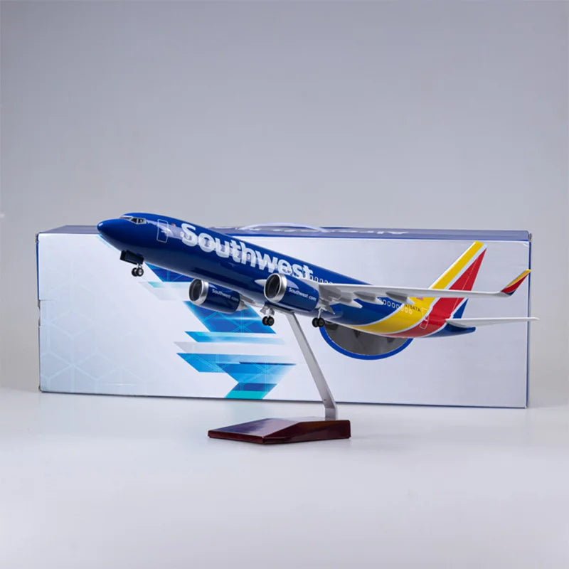 1/85 Scale 47CM Airplane 737-700 B737-700 Aircraft Southwest Airline W Light and Wheel Diecast Plastic Resin Plane Model Toy