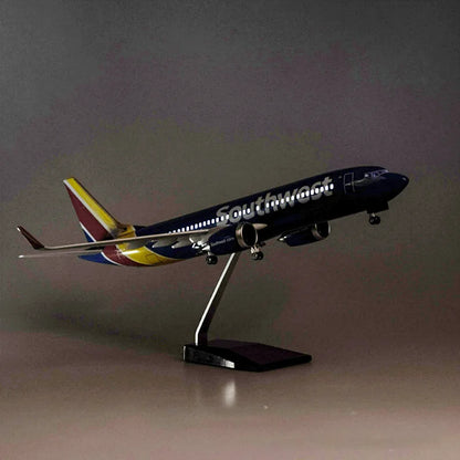 1/85 Scale 47CM Airplane 737-700 B737-700 Aircraft Southwest Airline W Light and Wheel Diecast Plastic Resin Plane Model Toy