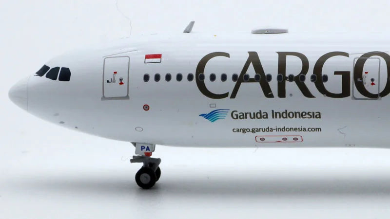 LH4248 Alloy Collectible Airplane Gift JC Wings 1:400 Garuda Indonesia Airlines Airbus A330-300 Diecast Aircraft Model PH-GPA