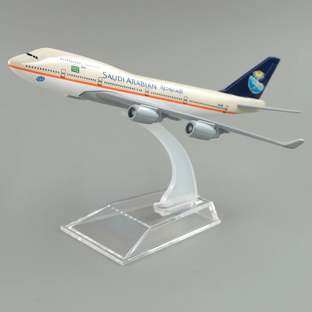 1/400 Aircraft Boeing 747 Saudi Arabian Airlines 16cm Alloy Plane B747 Children Kids Model Gift for Collection Decoration