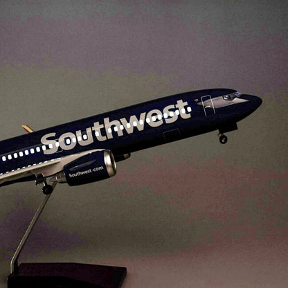 1/85 Scale 47CM Airplane 737-700 B737-700 Aircraft Southwest Airline W Light and Wheel Diecast Plastic Resin Plane Model Toy