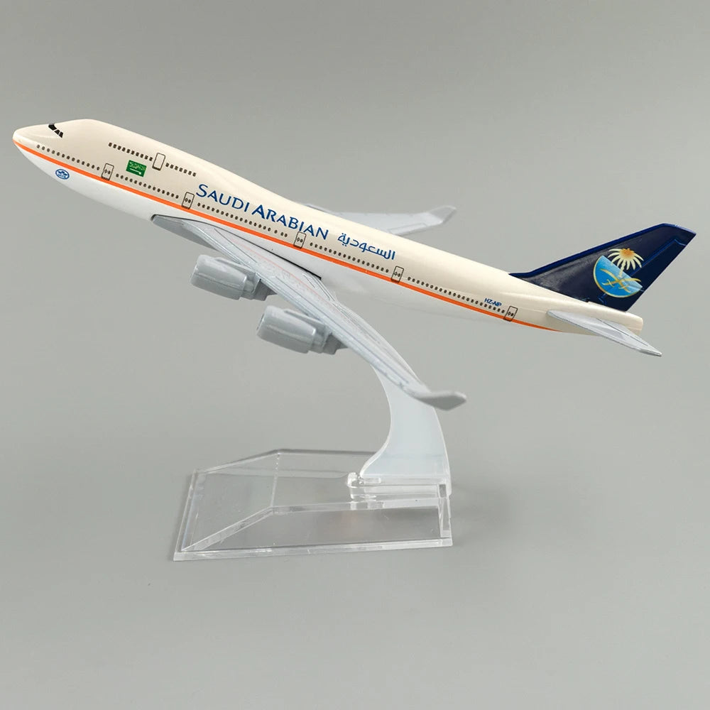 1/400 Aircraft Boeing 747 Saudi Arabian Airlines 16cm Alloy Plane B747 Children Kids Model Gift for Collection Decoration