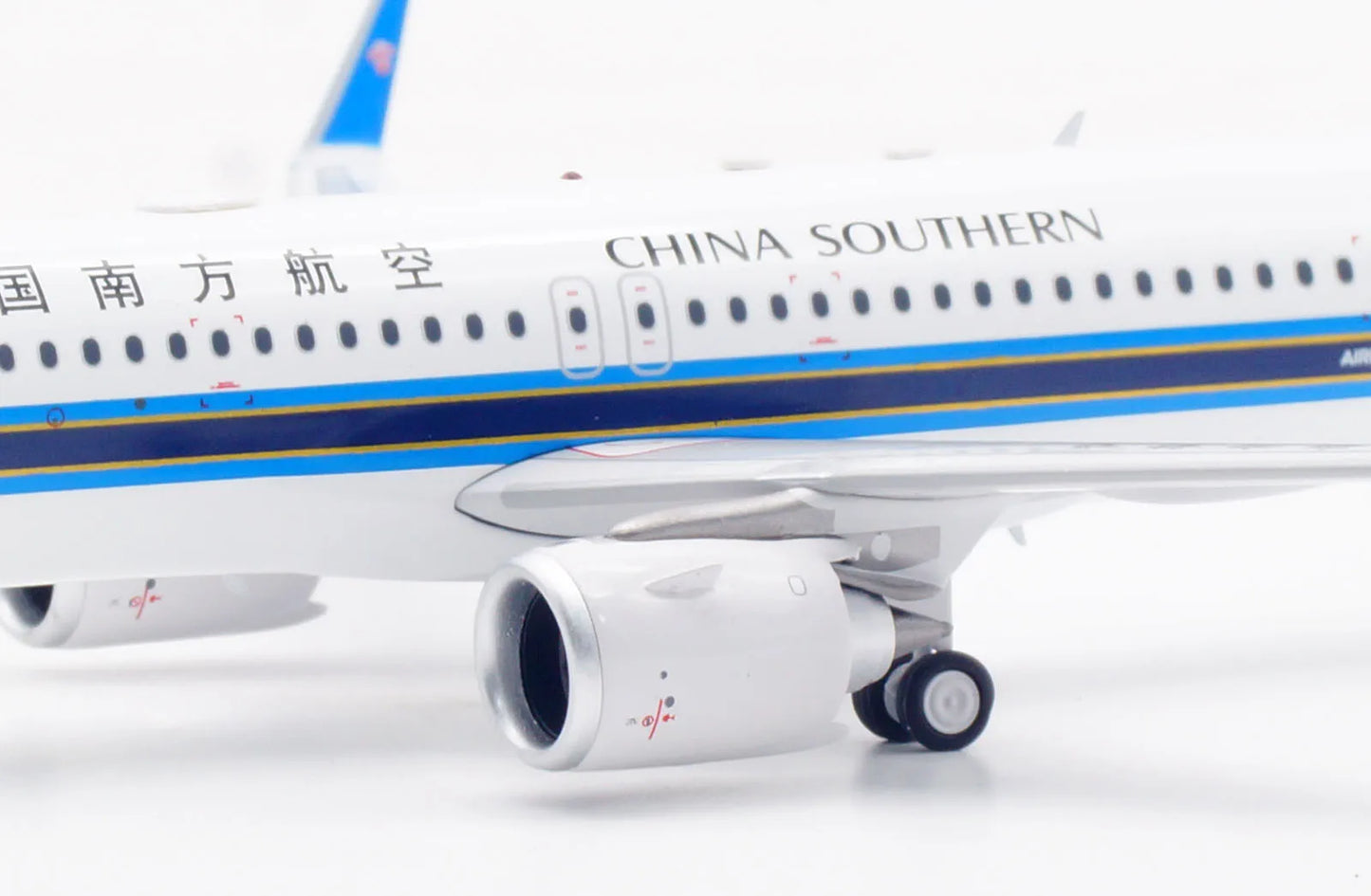 AV2100 Alloy Collectible Plane Gift Aviation 1:200 CHINA SOUTHERN Airbus A320neo Diecast Aircraft Jet Model B-301A With Stand